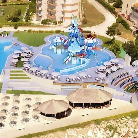 Royal Bay & Aqua Park Hotel