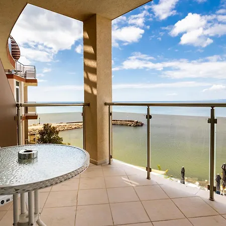 Royal Bay & Aqua Park Szálloda 4*