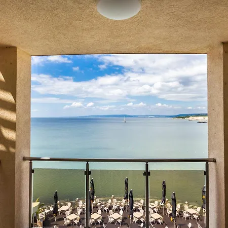 Royal Bay & Aqua Park 4* Balcsik