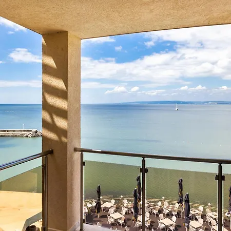 Royal Bay & Aqua Park Szálloda