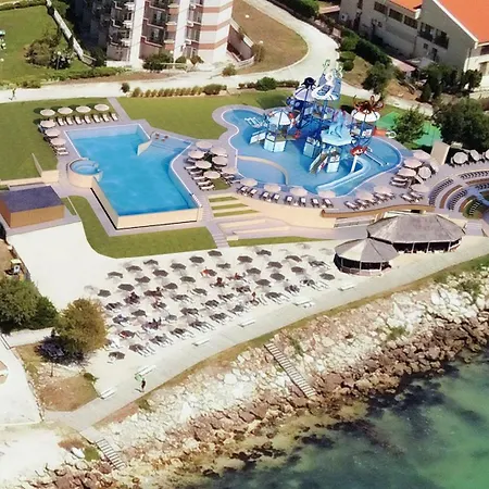 Royal Bay & Aqua Park Hotel
