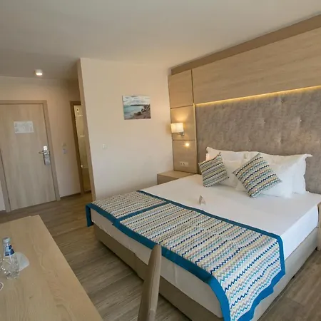 Royal Bay & Aqua Park Szálloda