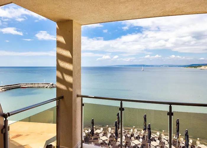 Royal Bay & Aqua Park Hotel