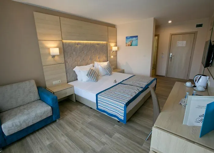 Royal Bay & Aqua Park Hotel 4*